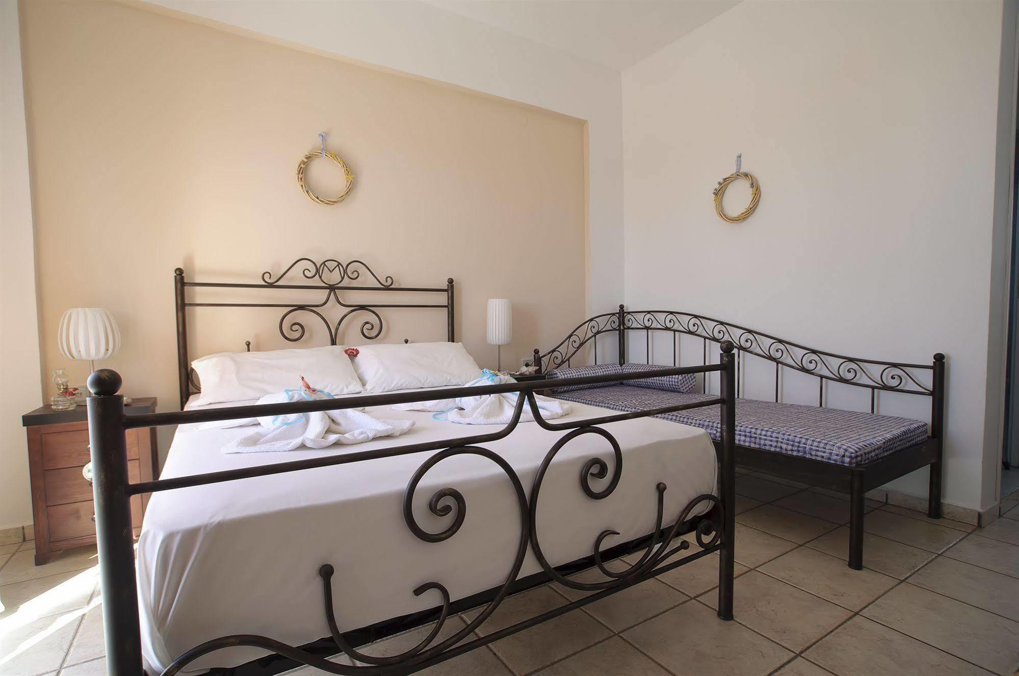 Manos Apartments Mégas Yialós-Nítes Екстериор снимка