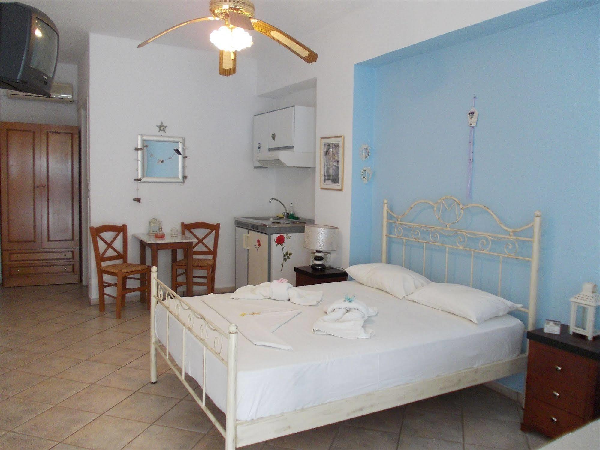 Manos Apartments Mégas Yialós-Nítes Екстериор снимка